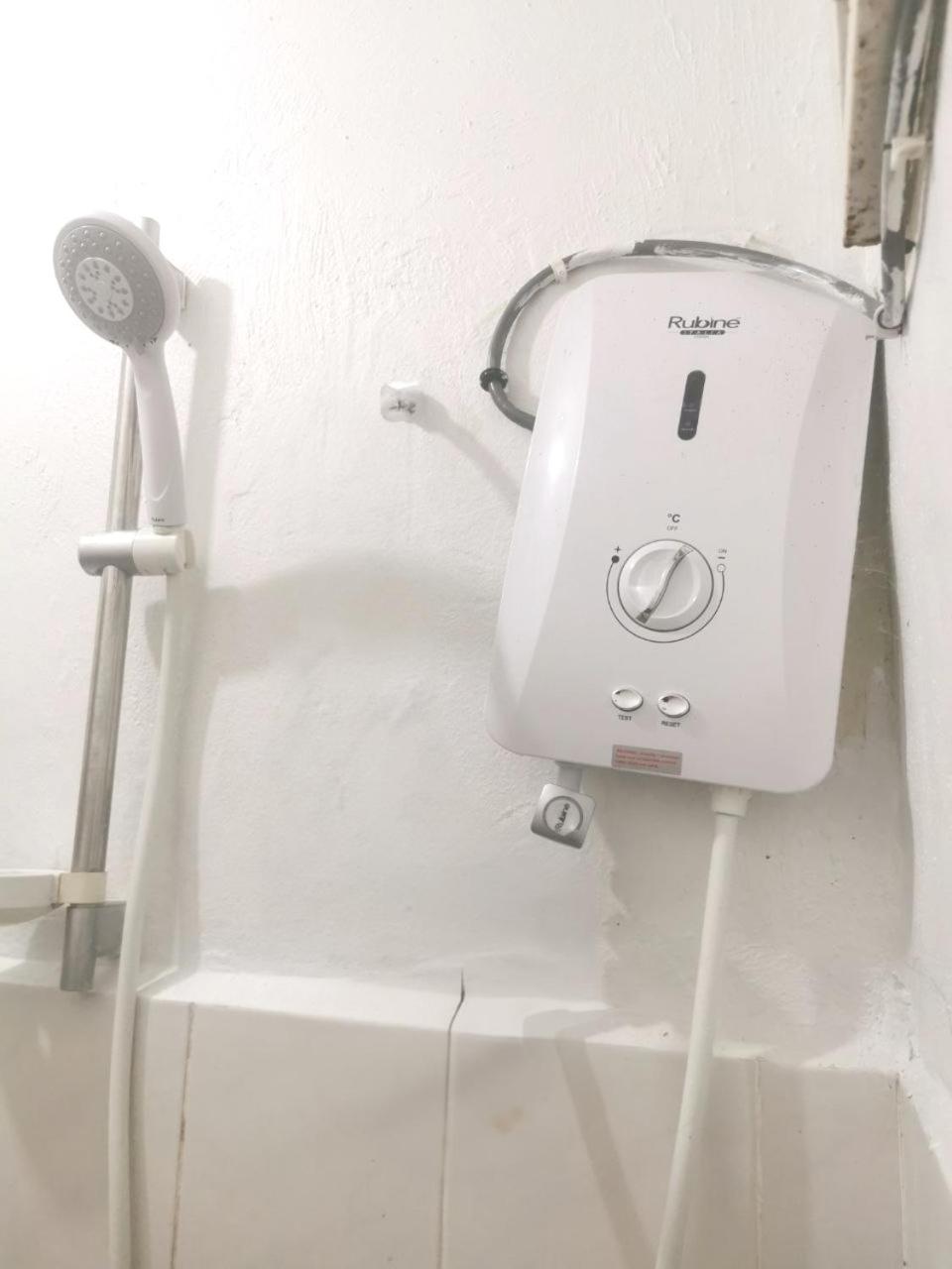 Putatan Platinum Apartment With Pool كوتا كينابالو المظهر الخارجي الصورة